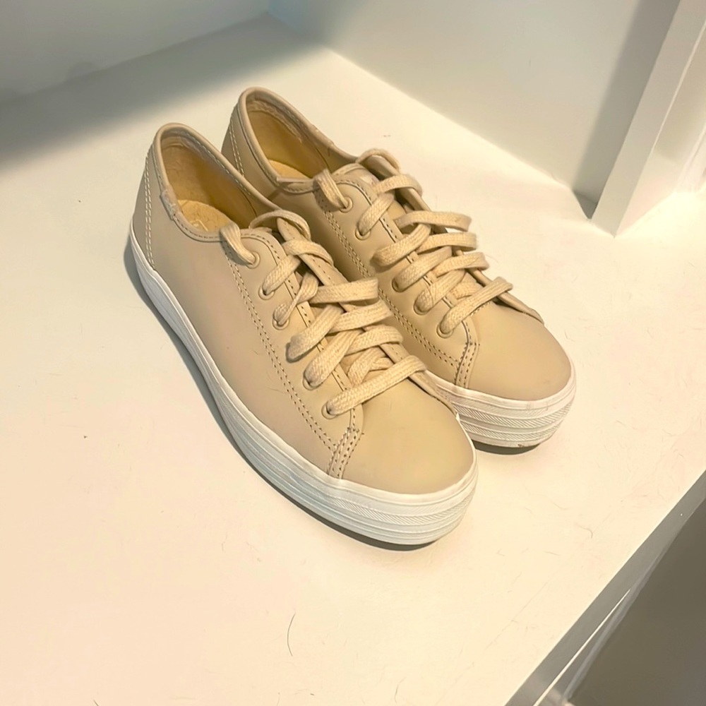 Beige like new women’s Keds size 6 shoes